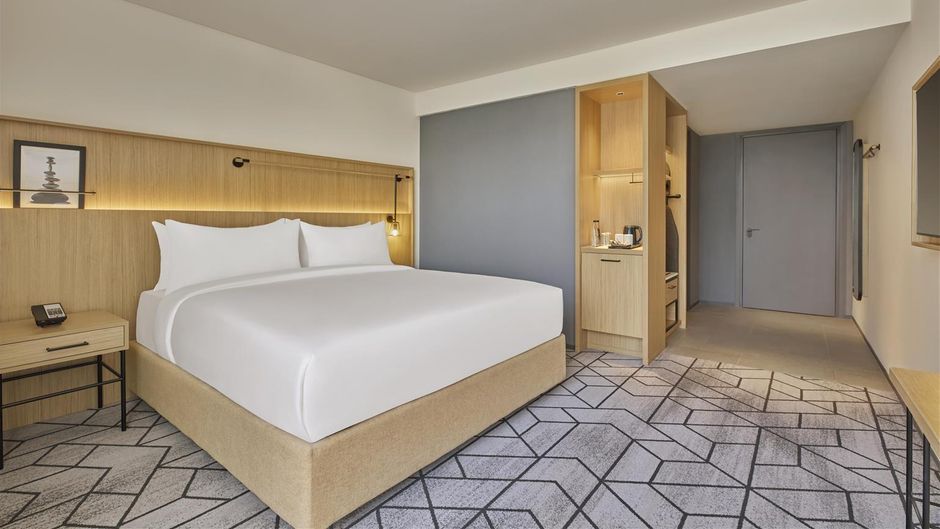 Hilton Garden Inn Bengaluru ETV Room