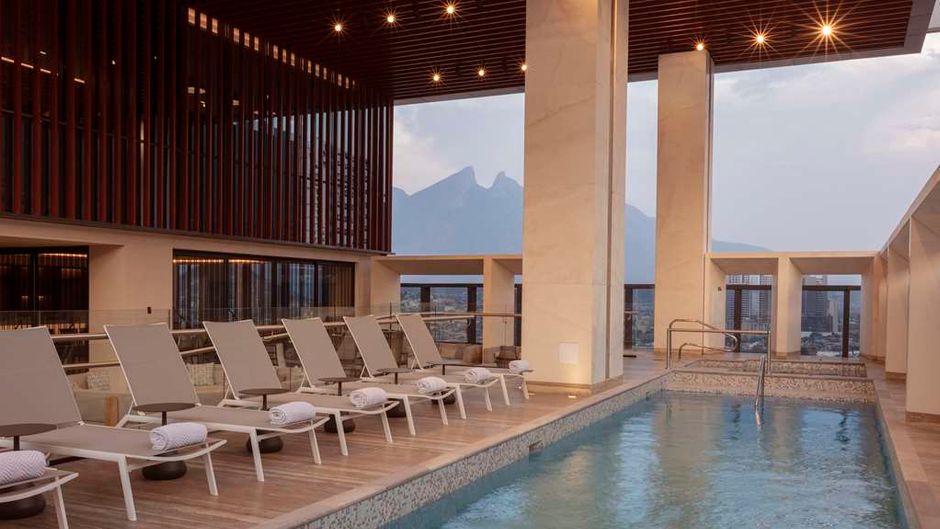 Hilton Monterrey Pool