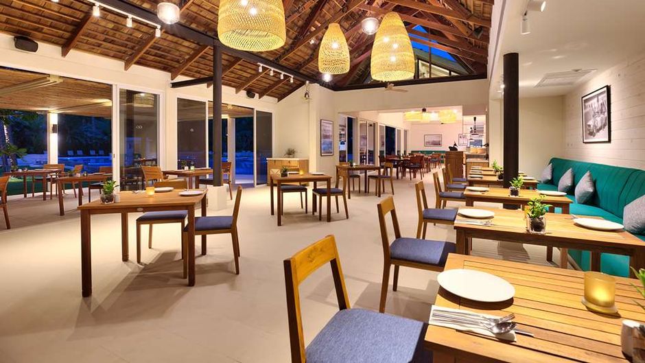 Outrigger Khao Lak Beach Resort Restaurant