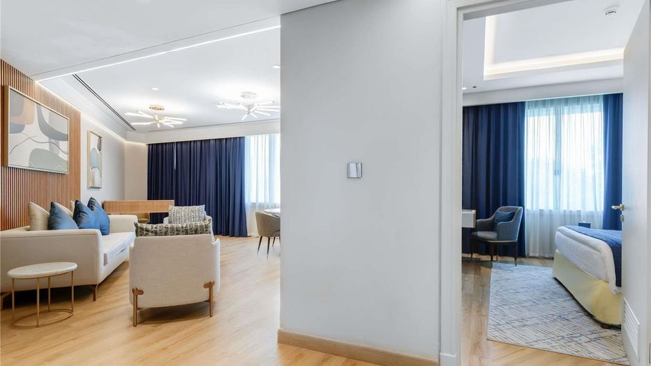 Moevenpick Grand Al Bustan Dubai Suite