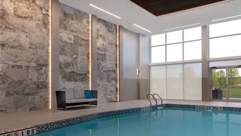 DoubleTree by Hilton Kingston Pool