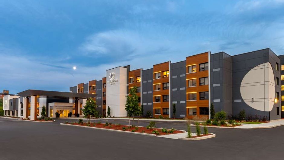 DoubleTree by Hilton Kingston Exterior