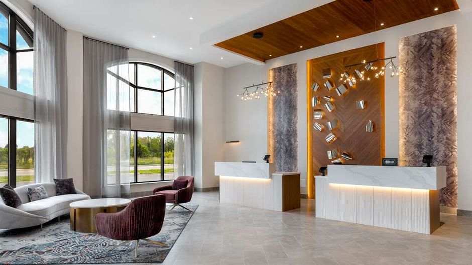 DoubleTree by Hilton Kingston Lobby