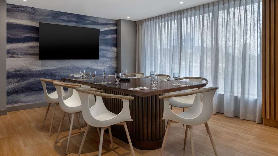 DoubleTree by Hilton Kingston Restaurant