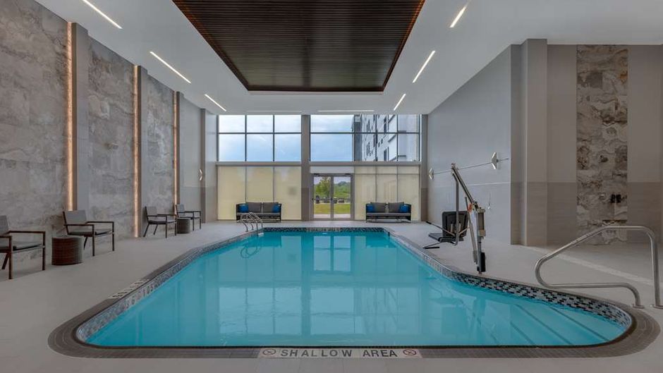 DoubleTree by Hilton Kingston Pool