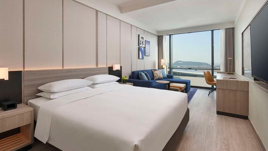Hyatt Place International Airport Room