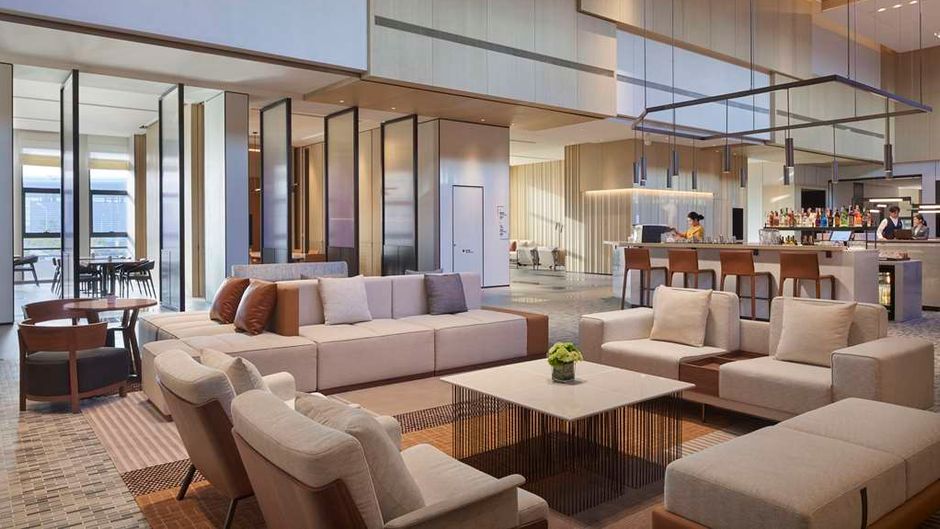 Hyatt Place International Airport Lobby