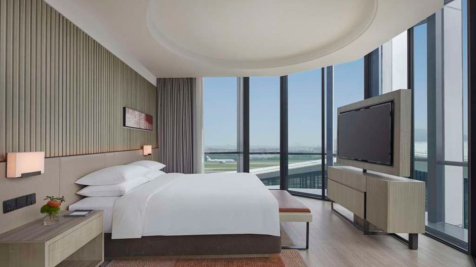 Hyatt Place International Airport Suite