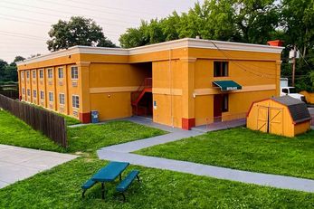 Super 8 by Wyndham Glouchester
