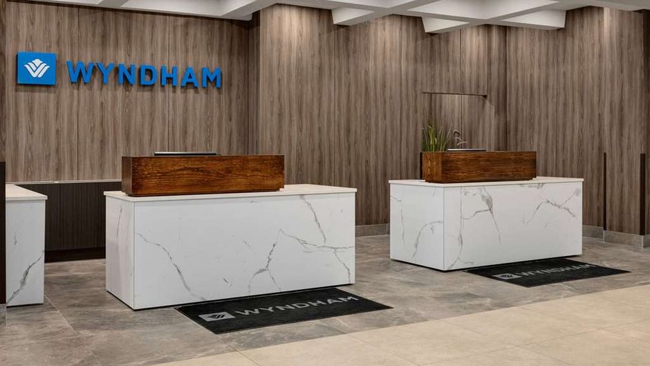 Wyndham Edmonton Hotel & Conference Cntr Lobby