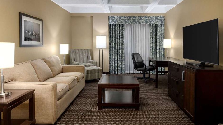 Wyndham Edmonton Hotel & Conference Cntr Suite
