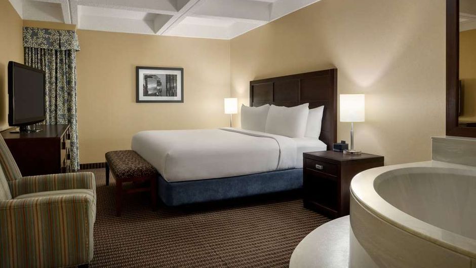 Wyndham Edmonton Hotel & Conference Cntr Suite