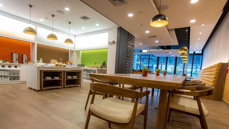Hampton by Hilton Quito La Carolina Park Restaurant