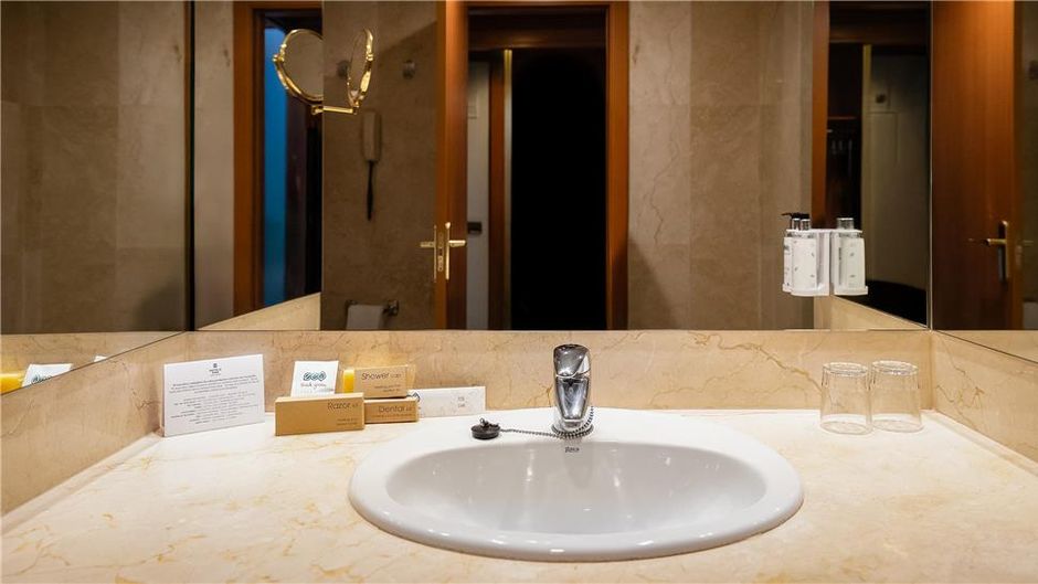 Best Western Premier CMC Girona Room