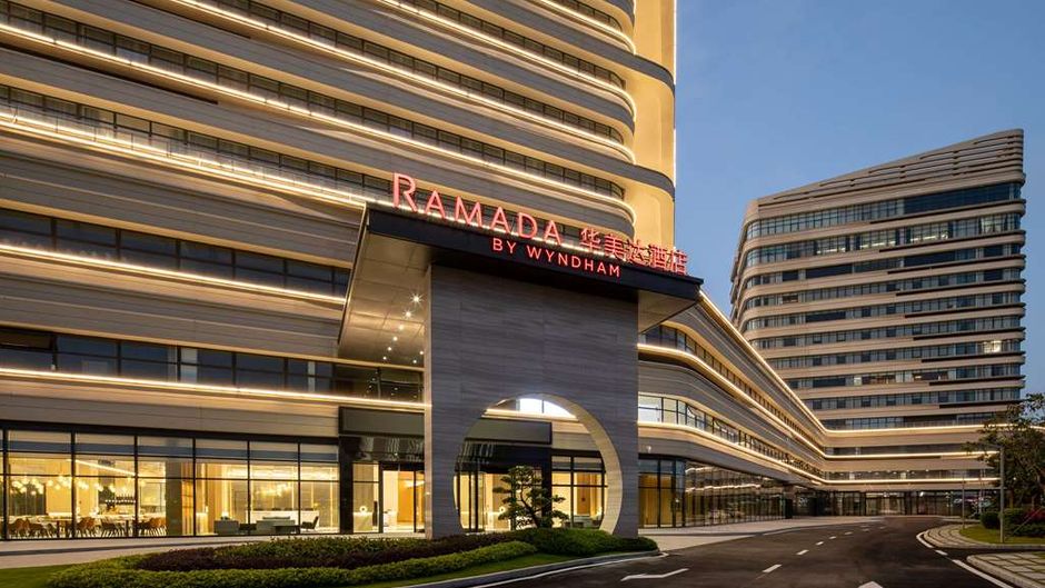 Ramada by Wyndham Maoming Dianbai Exterior