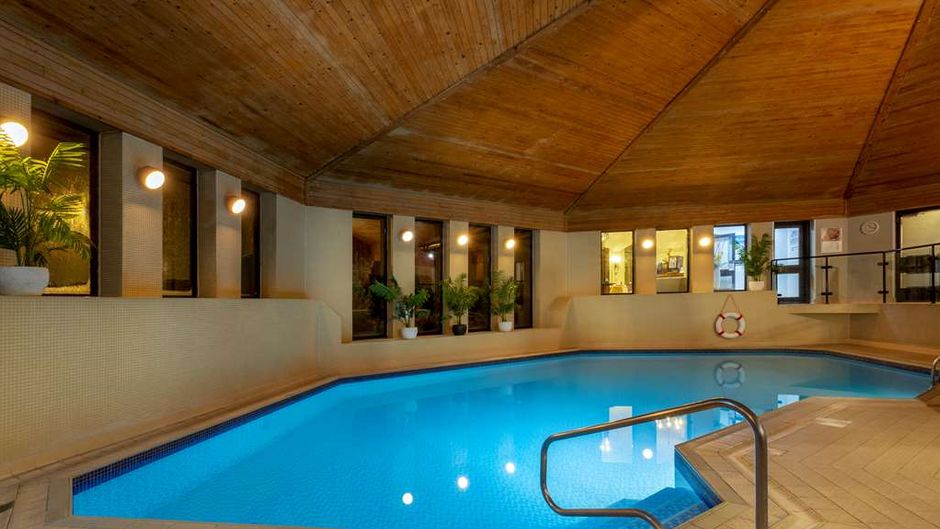 Bridgewood Manor Hotel Pool
