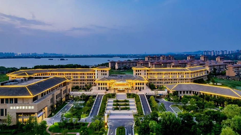 Howard Johnson Lakeview Hotel Huaibei Exterior