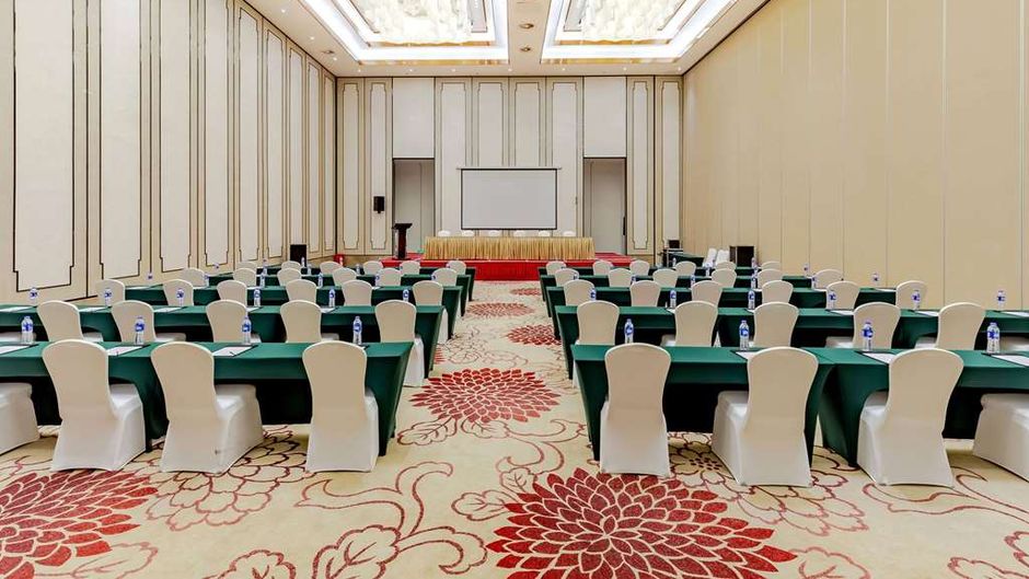 Howard Johnson Lakeview Hotel Huaibei Ballroom