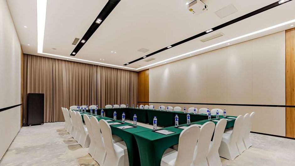 Howard Johnson Lakeview Hotel Huaibei Ballroom