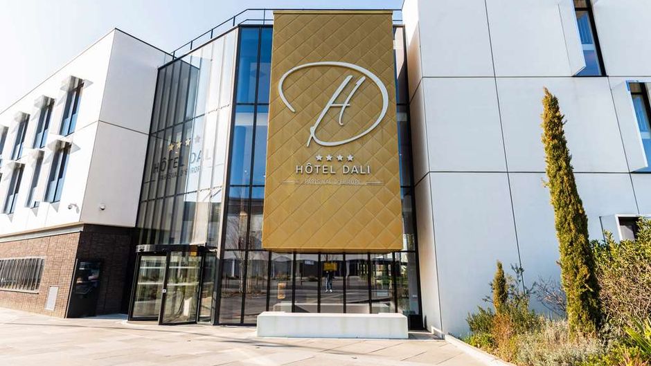 Hotel Dali Exterior