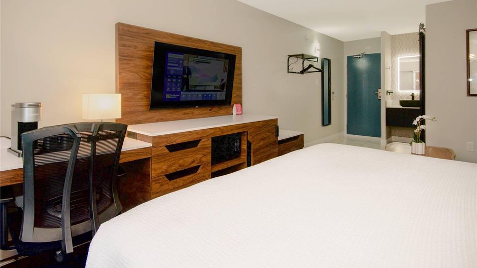 The Vic, Ascend Hotel Collection Room
