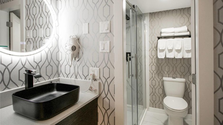 The Vic, Ascend Hotel Collection Room
