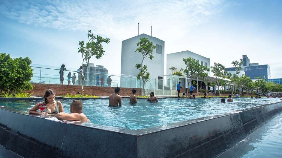 Marino Beach Colombo Pool