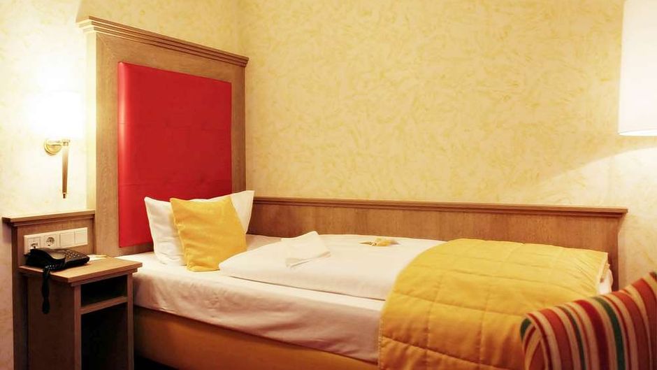 Hotel Wittelsbacher Hoeh Room
