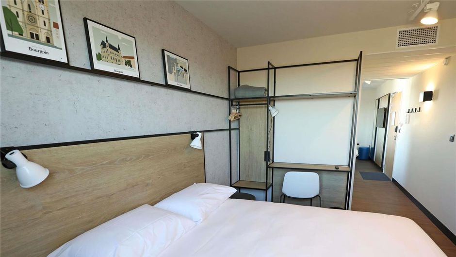 Ibis Bourgoin Jallieu Medipole Room