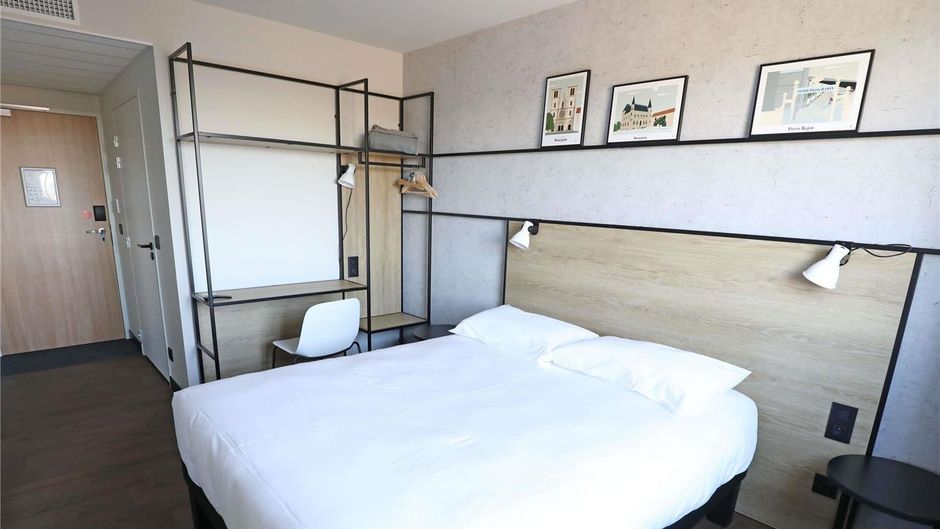 Ibis Bourgoin Jallieu Medipole Room