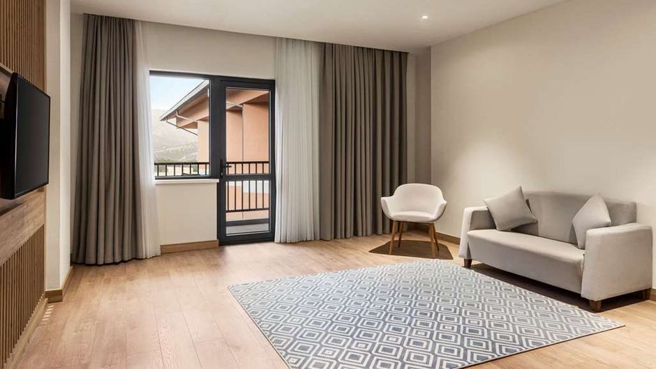 Ramada Encore by Wyndham Zomin Suite
