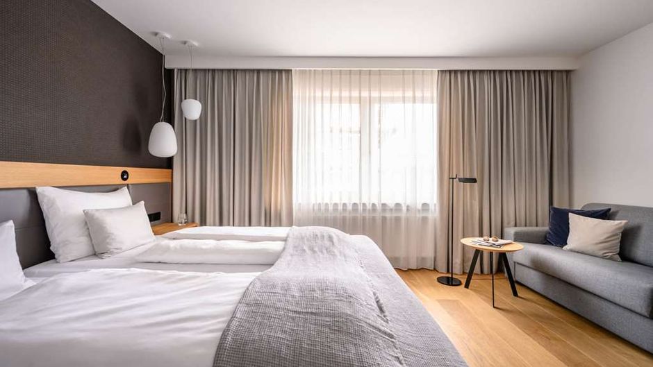 Hotel Maier Room
