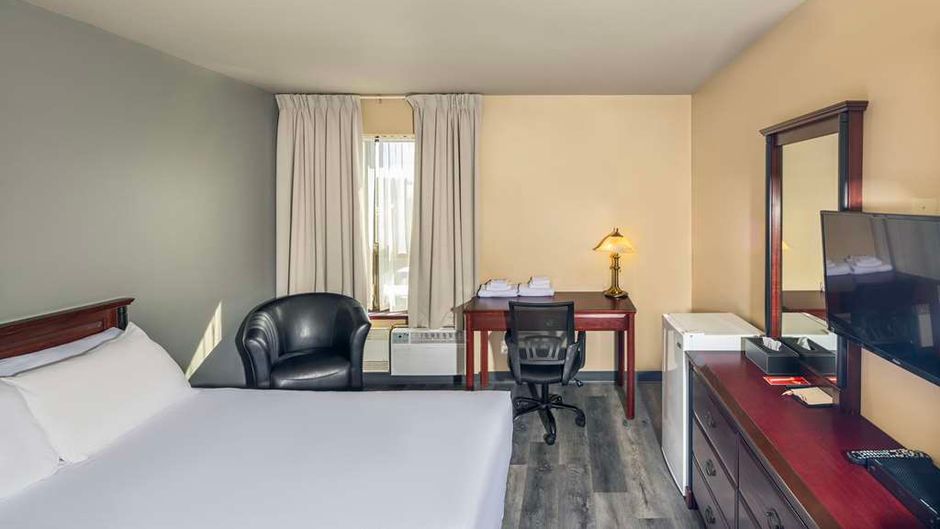 Econo Lodge Deschambault Room