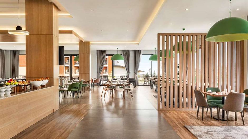 Wyndham Garden Zomin Restaurant