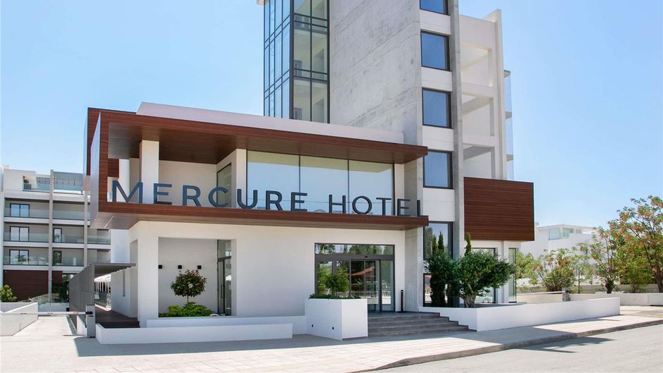 Mercure Larnaca Beach Resort Exterior