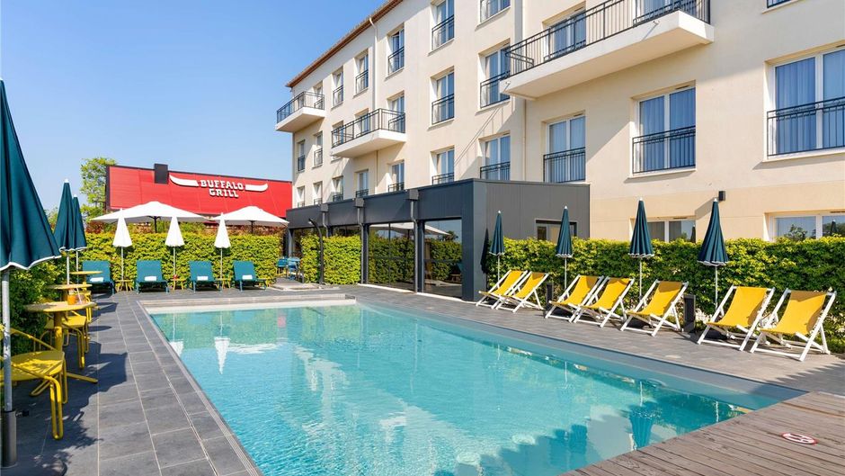 Ibis Styles Miramas-Provence Pool