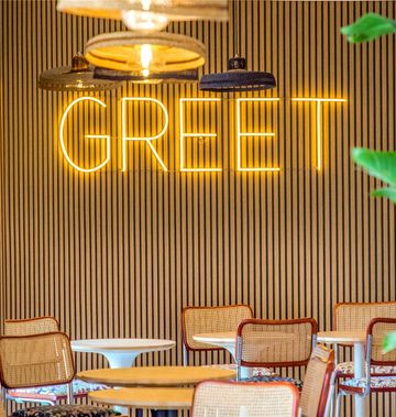 greet hotel Salon-de-Provence