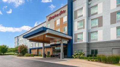 Hampton Inn Airport Century Place
