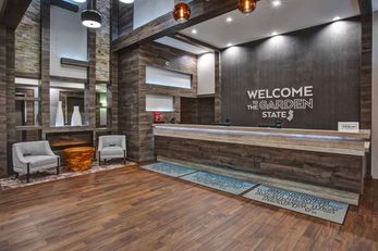 Hampton Inn & Suites Newark Airport