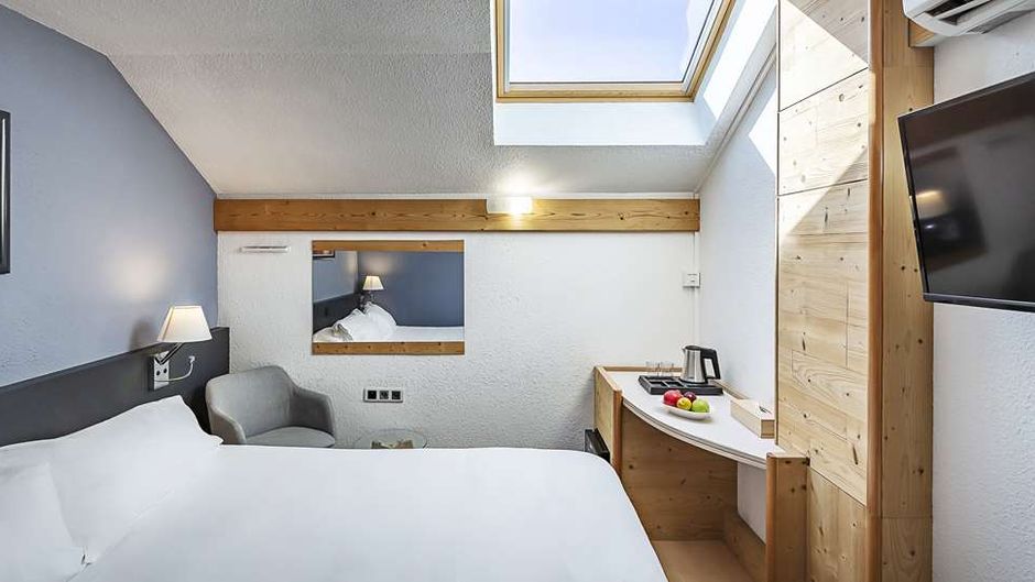 Sure Hotel by Best Western Annecy Room