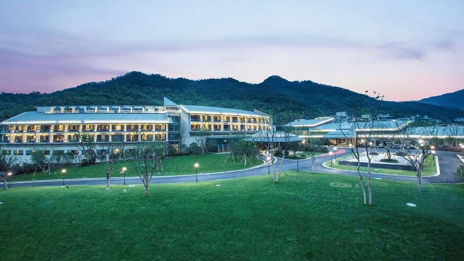 Howard Johnson Dongqian Lake Plaza Exterior