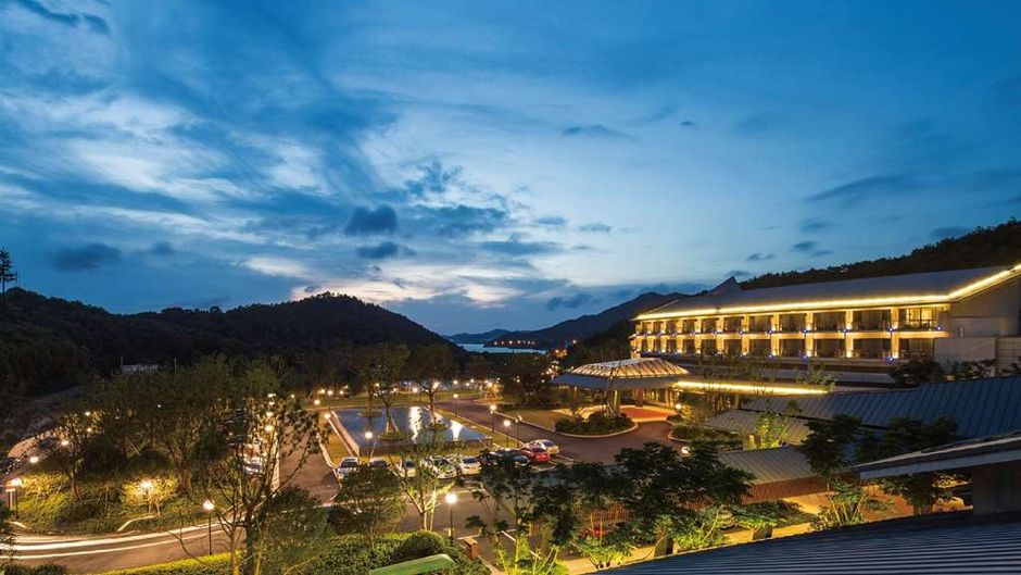 Howard Johnson Dongqian Lake Plaza Exterior