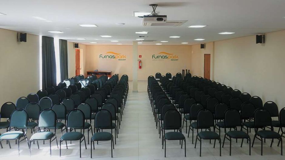 Ramada by Wyndham Furnaspark Meeting