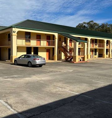 Days Inn & Suites by Wyndham Brewton