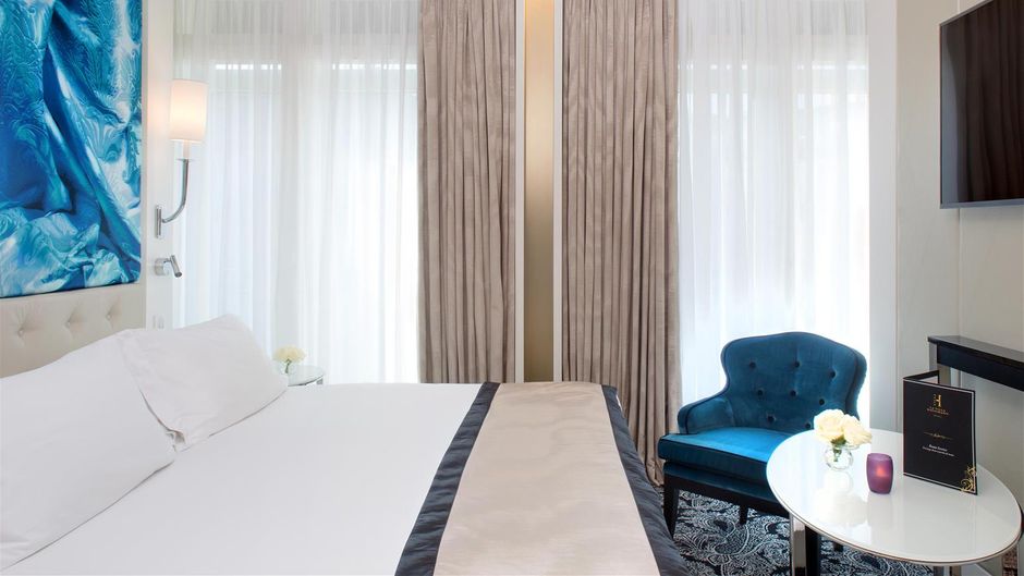 La Villa Haussmann Room