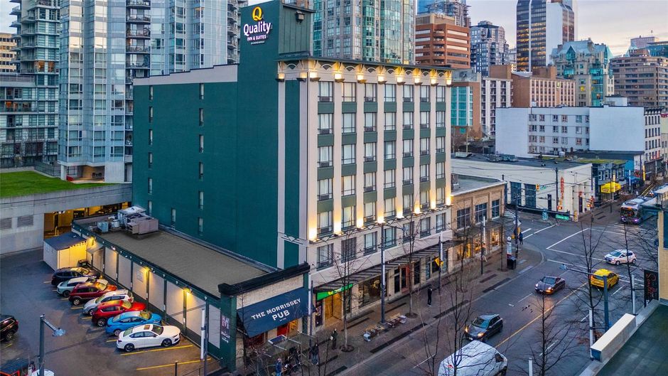 Quality Inn & Suites Vancouver Downtown Exterior