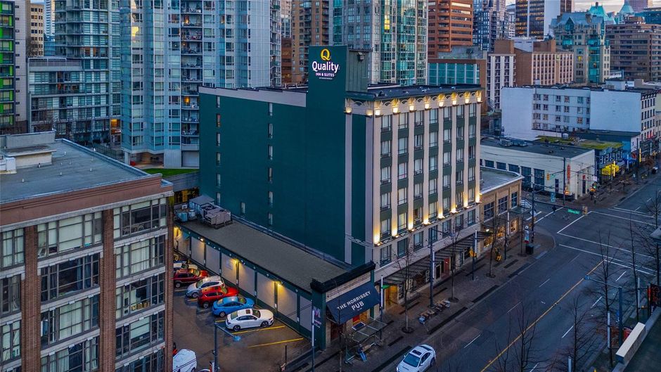 Quality Inn & Suites Vancouver Downtown Exterior
