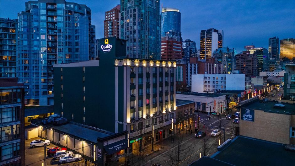 Quality Inn & Suites Vancouver Downtown Exterior