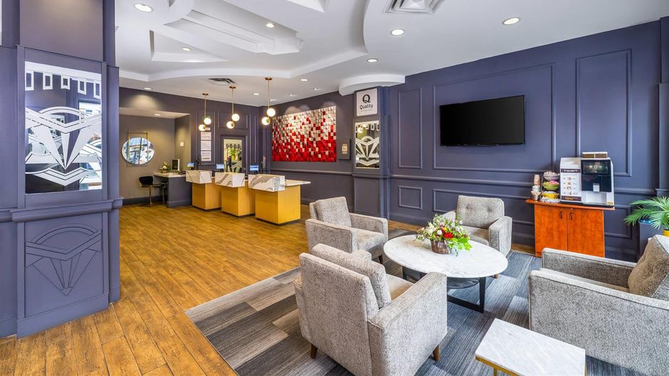 Quality Inn & Suites Vancouver Downtown Lobby