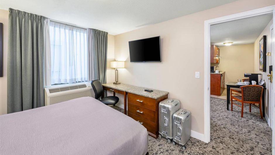 Quality Inn & Suites Vancouver Downtown Suite